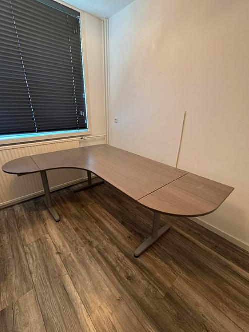 Mooi hoekbureau Ikea Galant, Huis en Inrichting, Bureaus, Zo goed als nieuw, Bureau, In hoogte verstelbaar, Ophalen