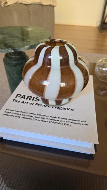 Vaas Mila bruin – stijlvolle vaas met glansafwerking beschikbaar voor biedingen