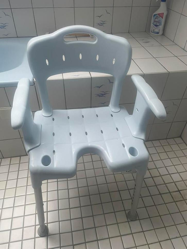 Douchestoel, Diversen, Verpleegmiddelen, Zo goed als nieuw, Ophalen