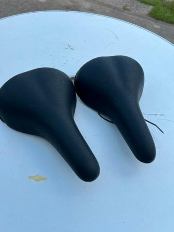 Te koop fietszadels fiets zadel zadel met verlichting beschikbaar voor biedingen