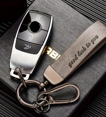 Kunstleren Sleutelhanger met Metaal/Good Luck to you beschikbaar voor biedingen