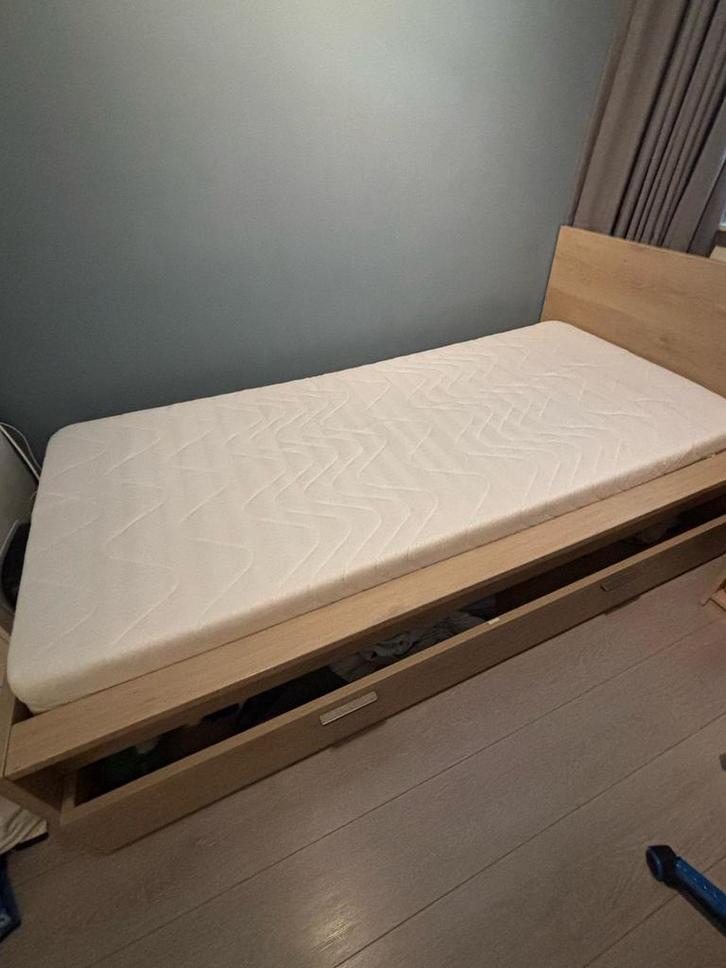 Bed met nachtkastje, Huis en Inrichting, Slaapkamer | Bedden, Gebruikt, Eenpersoons, 90 cm, Hout, Wit, Ophalen