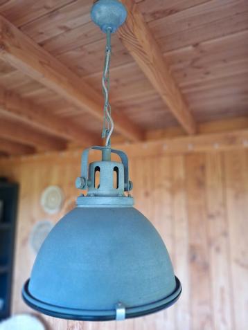 Industriële hanglamp  beschikbaar voor biedingen