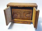 Vintage houten poppenhuis meubel-set., Verzamelen, Poppenhuizen en Toebehoren, Ophalen of Verzenden, Gebruikt, Poppenhuis