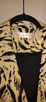 Elegante Esqualo Blazer - Maat M, Kleding | Dames, Jasjes, Kostuums en Pakken, Maat 38/40 (M), Beige, Esqualo, Ophalen of Verzenden