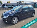 Peugeot 206 1.4 Génération nwe apk, Auto's, Peugeot, Voorwielaandrijving, Stof, 4 cilinders, Zwart