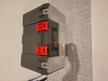2 gereedschapkisten te koop beschikbaar voor biedingen