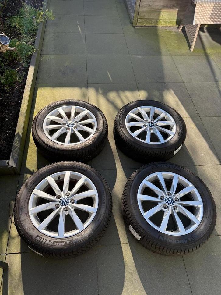 Originele VW Velgen met Michelin winter Banden - 215/55R17, Auto-onderdelen, Banden en Velgen, Banden en Velgen, Winterbanden