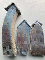 3 Handgemaakt Raku Huisjes gemerkt hoog 30 en 21 cm keramiek, Verzenden