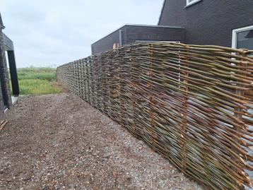 Natuurlijke afscheiding Wilgenschutting,Schapenhek,Gaas beschikbaar voor biedingen