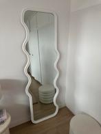 Lange witte spiegel met wave design - zo goed als nieuw, Huis en Inrichting, Ophalen of Verzenden, Zo goed als nieuw, Overige vormen