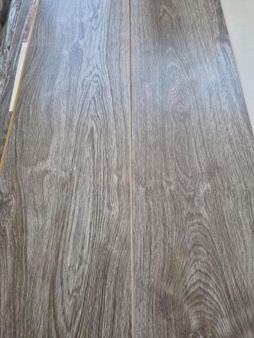 KronoSwiss Laurentina XL 8652 laminaat nu € 15,95 per m². beschikbaar voor biedingen