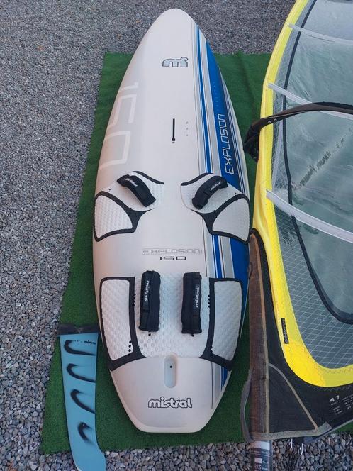 Beginners surfplank Mistral Explosion 150 lit tuig/zeil 4.7, Watersport en Boten, Windsurfen, Gebruikt, Complete set, 250 tot 300 cm