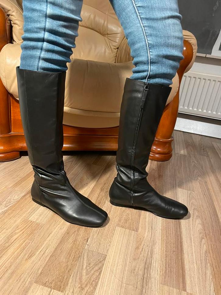 Zara zwarte leren dames kniehoge instaplaarzen, nieuw EU 39, Kleding | Dames, Schoenen, Zo goed als nieuw, Hoge laarzen, Zwart