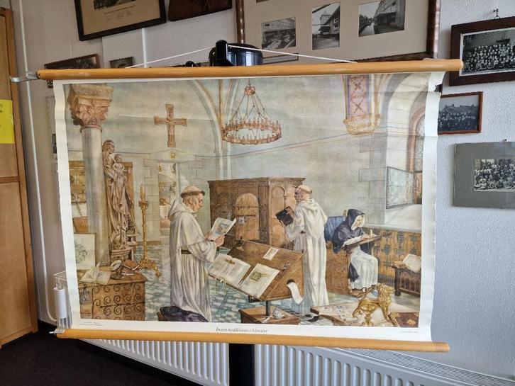 Oude schoolplaat - 'In een middeleeuws klooster', Antiek en Kunst, Antiek | Schoolplaten, Geschiedenis, Ophalen