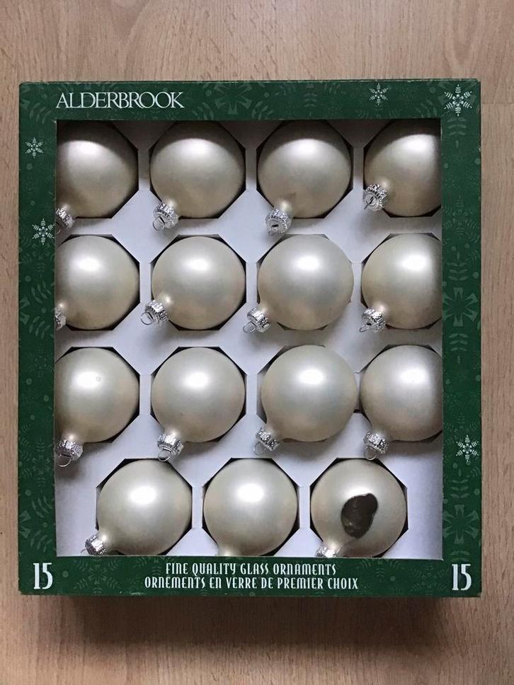 Doos met 14 Alderbrook kerstballen zilverwit mat, Diversen, Kerst, Nieuw, Ophalen of Verzenden