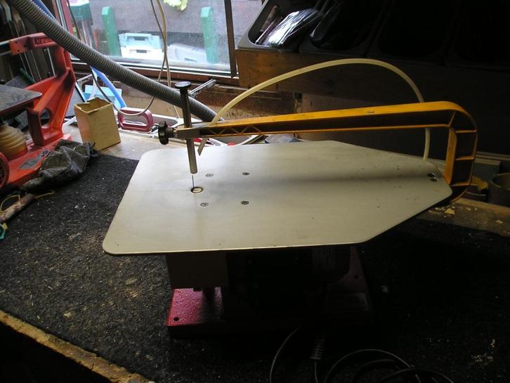 HEGNER UNIMAX FIGUURZAAG, Doe-het-zelf en Verbouw, Gereedschap | Zaagmachines, Gebruikt, Figuurzaag, Minder dan 600 watt, 30 tot 70 mm