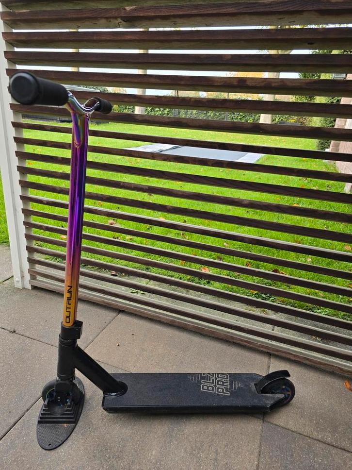 Blazer Pro Outrun FX Stuntstep - Neochrome, Sport en Fitness, Skateboarden, Ophalen of Verzenden