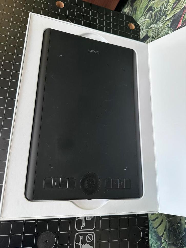 Wacom Intuos Pro Medium – complete set + Case Logic hoes, Computers en Software, Tekentablets, Zo goed als nieuw, Ophalen of Verzenden