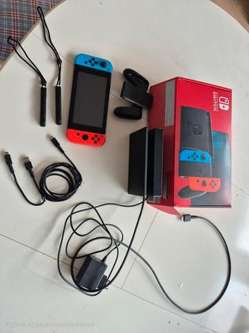 Switch V2 2019 met alle originele accessoires beschikbaar voor biedingen
