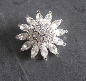 Vintage Broche - strass beschikbaar voor biedingen