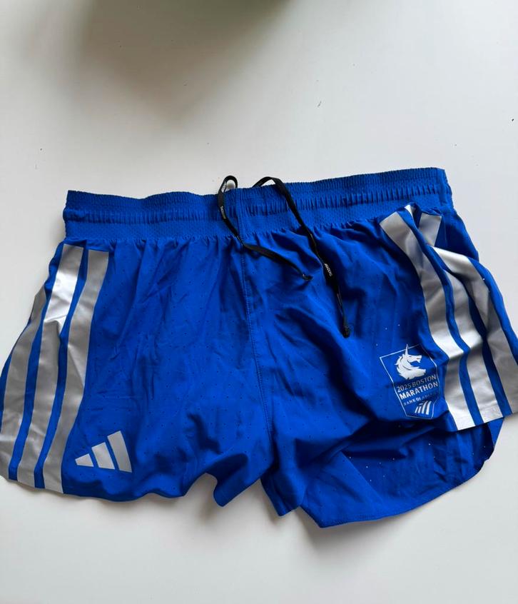 Shorts Broekje running Adidas marathon Boston 2025, Kleding | Heren, Sportkleding, Nieuw, Hardlopen of Fietsen, Blauw, Ophalen of Verzenden