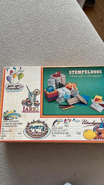 Stempelset uitnodigingen beschikbaar voor biedingen