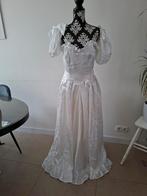 Vintage satijnen trouwjurk. Maat 40/42, Kleding | Dames, Trouwkleding en Trouwaccessoires, Ophalen of Verzenden, Zo goed als nieuw