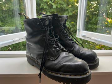 Oude Dr. Martens, zwarte 8 hole kisten, maat 43 beschikbaar voor biedingen