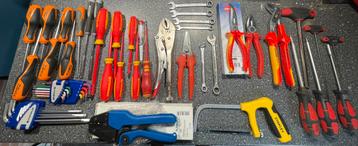 Gereedschap set 1 beschikbaar voor biedingen