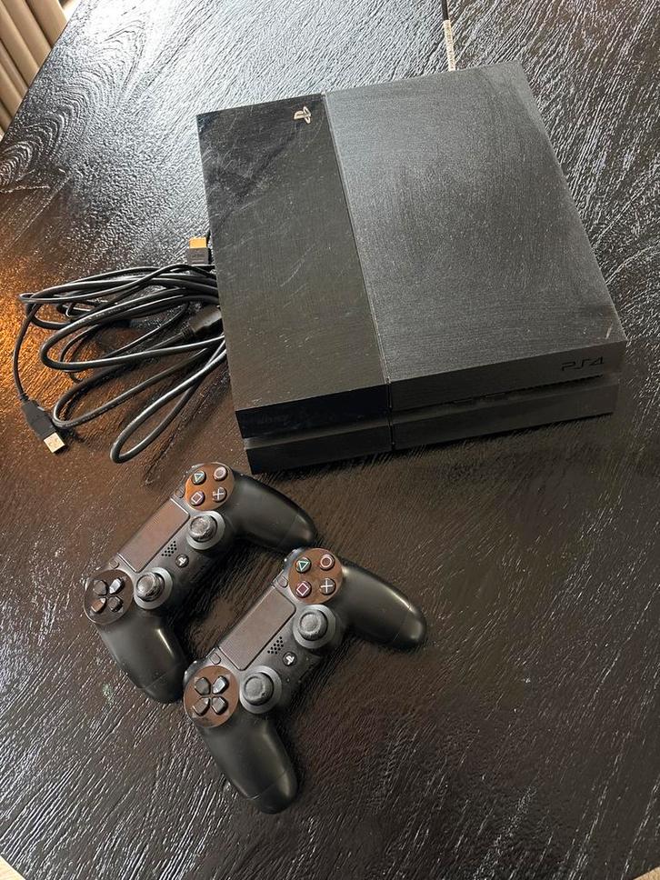 PS4 Compleet met 2 Controllers, Spelcomputers en Games, Spelcomputers | Sony PlayStation 4, Gebruikt, Original, 500 GB, Met 2 controllers