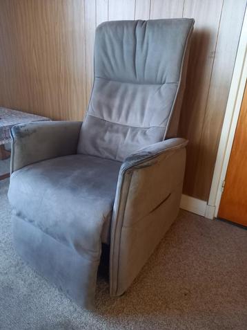 Sta op stoel (grijs) beschikbaar voor biedingen