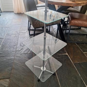 Glazen bijzettafel met 3 etages beschikbaar voor biedingen