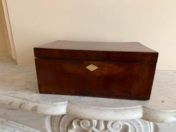 Antiek Houten Doosje met Inlegwerk beschikbaar voor biedingen