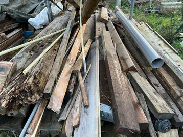 Gratis oude houten balken ophalen beschikbaar voor biedingen