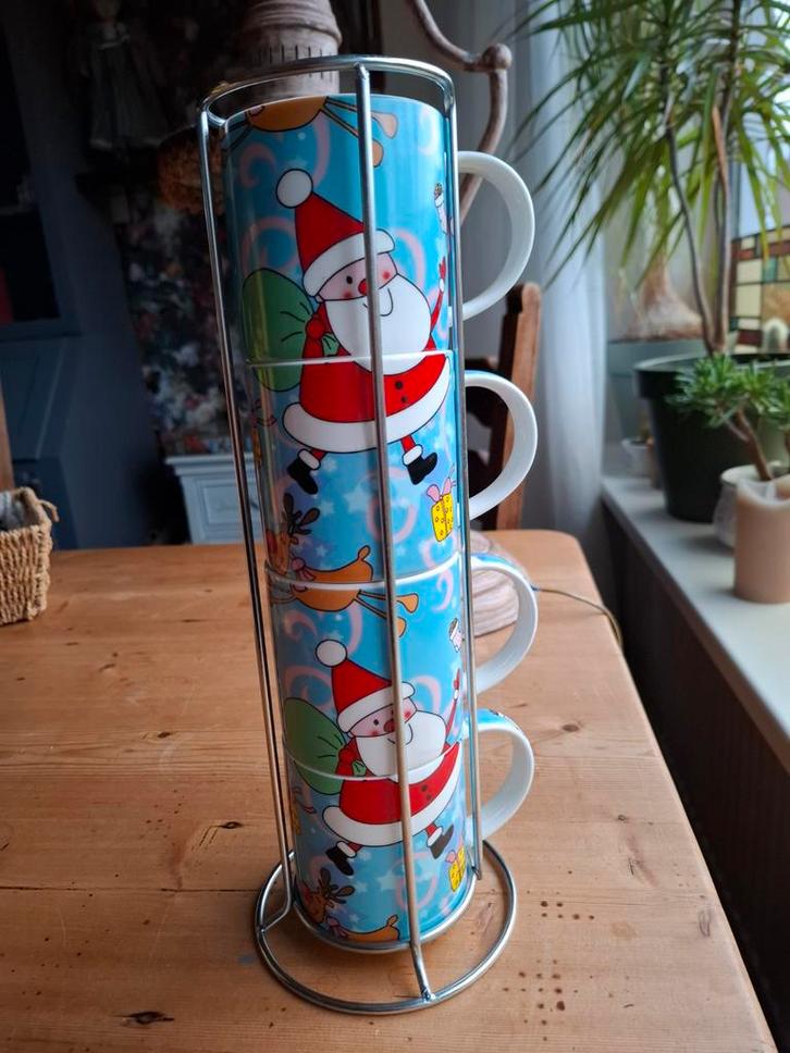 Gratis kerstmokken set met houder., Huis en Inrichting, Keuken | Servies, Zo goed als nieuw, Kop(pen) en/of Schotel(s), Overige stijlen
