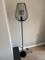 EGLO Newtown vloerlamp zwart, Huis en Inrichting, Lampen | Vloerlampen, Ophalen, Zo goed als nieuw, Metaal, 150 tot 200 cm