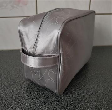 Toilettas zilvergrijs - nieuw beschikbaar voor biedingen