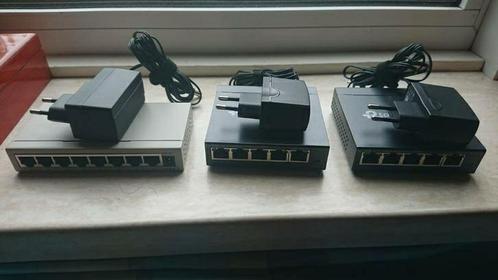 Drie switches 5 poorts en 8 poorts, Computers en Software, Netwerk switches, Ophalen of Verzenden