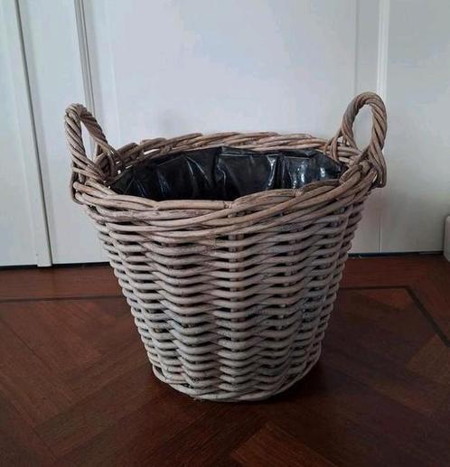 Handgemaakte ronde mand met handvatten, aardappelmand, Huis en Inrichting, Woonaccessoires | Schalen en Manden, Zo goed als nieuw
