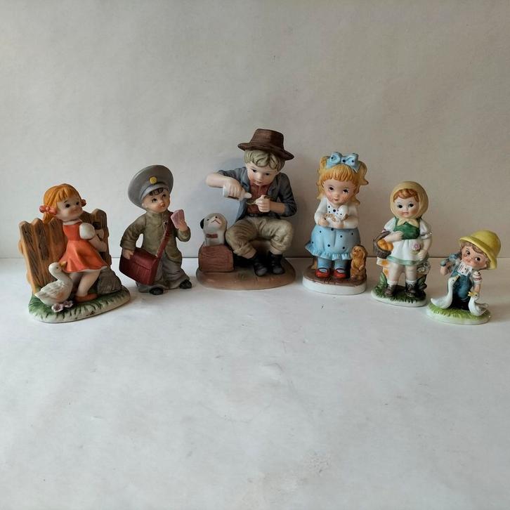 Hummel-achtige porseleinen beeldjes, Antiek en Kunst, Kunst | Beelden en Houtsnijwerken, Ophalen of Verzenden