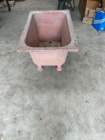 Vintage Roze Badkuip hard platic met Pootjes beschikbaar voor biedingen