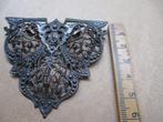 Donker kleurige vintage driehoek Broche oud model, Verzenden, Gebruikt, 7 tot 10 cm, Overige materialen