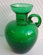 Vaas, groen glas met luchtbellen, hoog ong. 15,7 cm, Antiek en Kunst, Antiek | Glas en Kristal, Ophalen of Verzenden