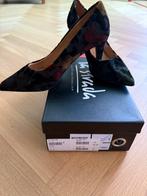 La Strada Pumps Zwart Velvet Bloemen Maat 39, Ophalen of Verzenden, Zo goed als nieuw, Zwart, Pumps