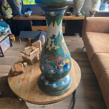 Plateel Gouda Zuid-Holland corona piedestal  beschikbaar voor biedingen