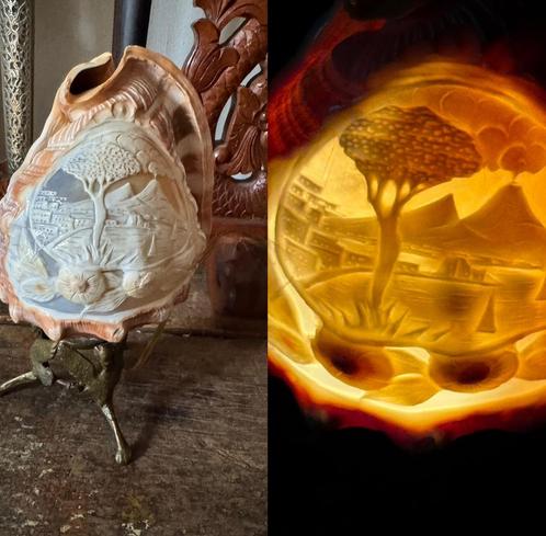 Antieke verlichte camee uit een schelp op bronzen voet, Antiek en Kunst, Antiek | Lampen, Ophalen of Verzenden