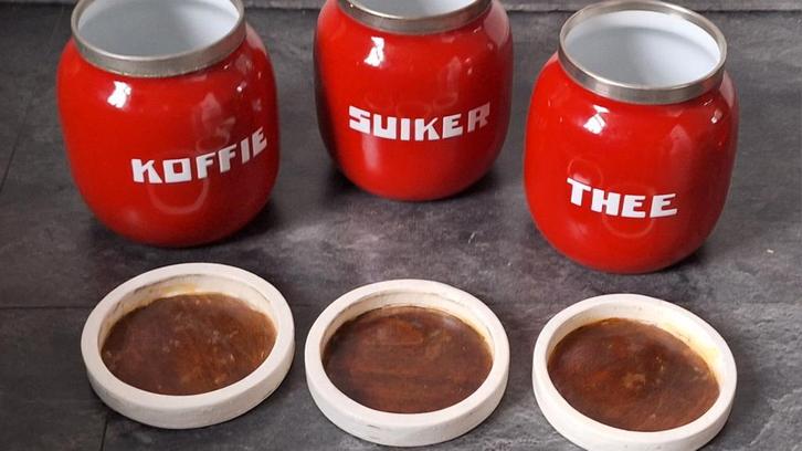 Rood Emaille: Koffie - Thee - Suiker Bussen Bol Model, Antiek en Kunst, Antiek | Emaille, Ophalen of Verzenden
