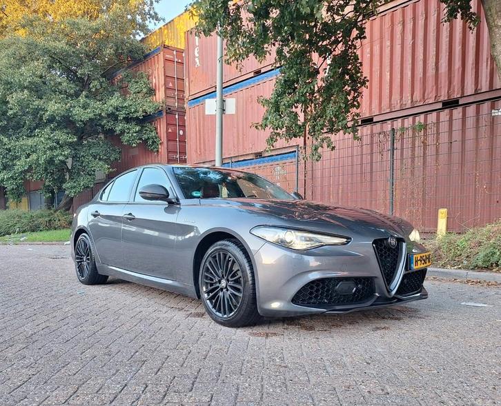 Alfa Romeo Giulia 2.0 Turbo 280pk Aut AWD 2019 Grijs, Auto's, Alfa Romeo, Particulier, Giulia, 4x4, ABS, Achteruitrijcamera, Adaptieve lichten