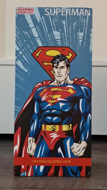 Superman 1/6th Scale Collectible Figure beschikbaar voor biedingen